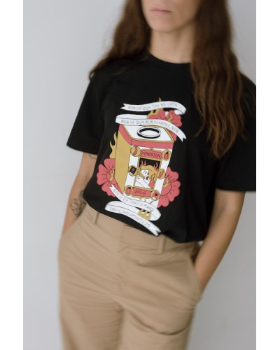 Camiseta ilustrada por Nievesita en Negro