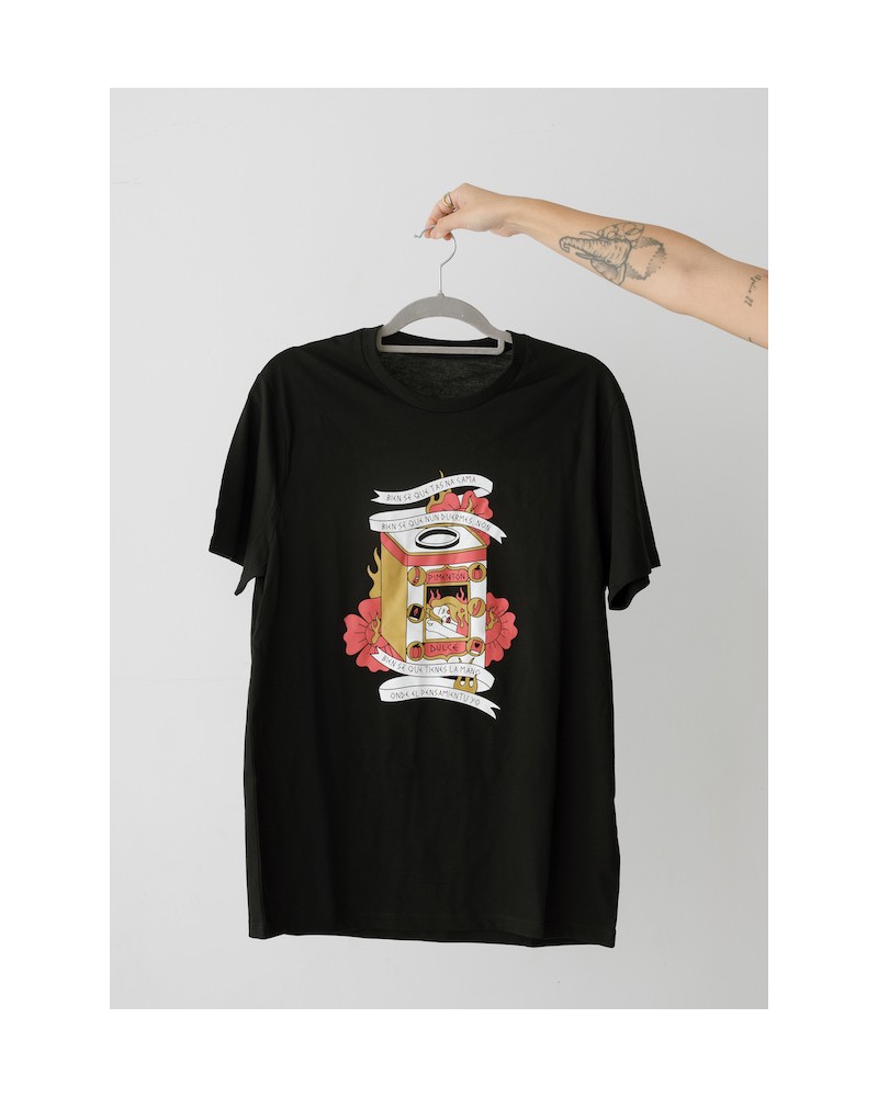 Camiseta ilustrada por Nievesita en Negro
